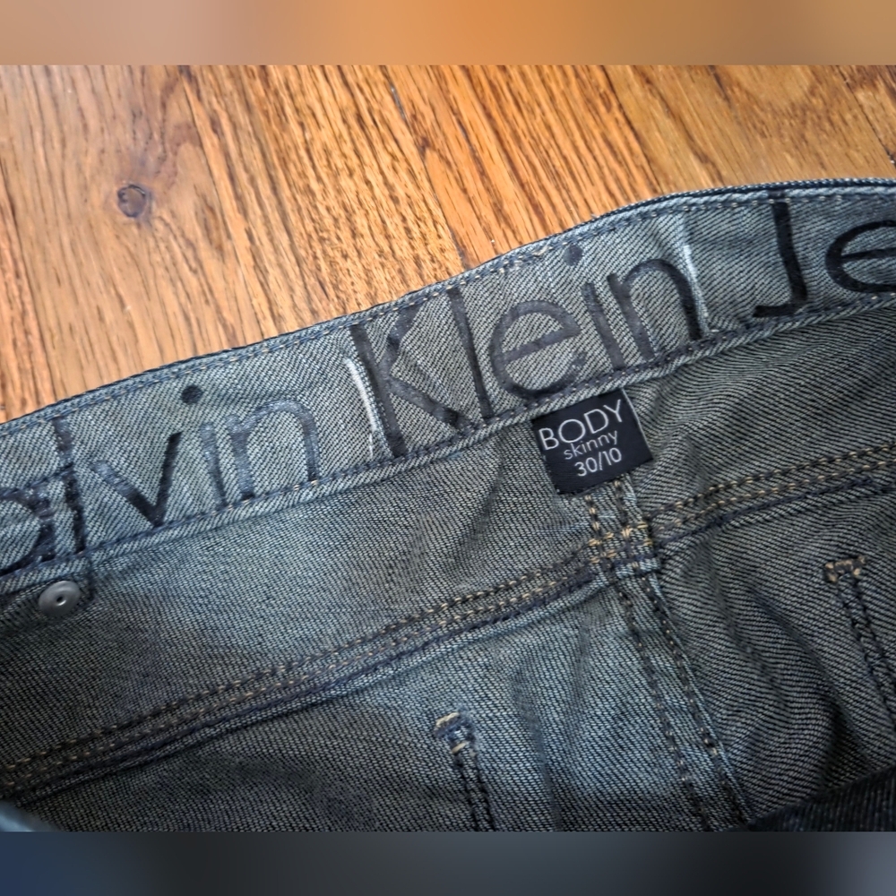 Calvin Klein Dark Denim Body Skinny Jeans Size 30 - Picture 2 of 11